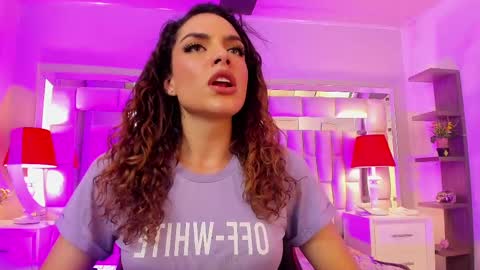 Snapshot of mariiahneedles chatting on 10-21-25, 11:49 mariiahneedles online show from 10-21-25, 11:49