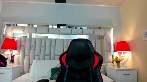 Snapshot of mariiahneedles chatting on 11-21-25, 02:32 mariiahneedles online show from 11-21-25, 02:32