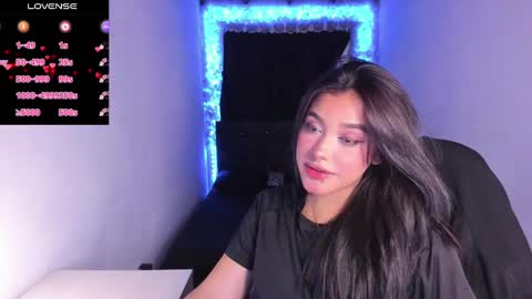 Snapshot of mariiana_hasper chatting on 03-05-25, 12:59 Mariana Hasper online show from 03-05-25, 12:59