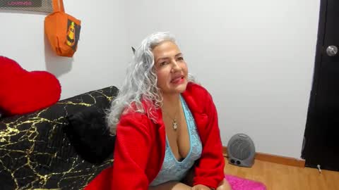 Snapshot of marilyn70 chatting on 10-13-25, 10:32 marilyn70 online show from 10-13-25, 10:32