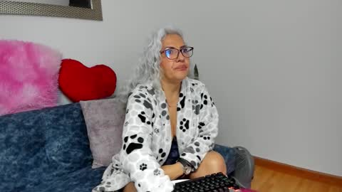 Snapshot of marilyn70 chatting on 11-12-25, 09:58 marilyn70 online show from 11-12-25, 09:58