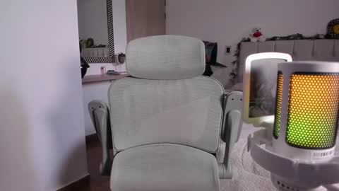 Marin kitoko online show from 10-31-25, 07:59