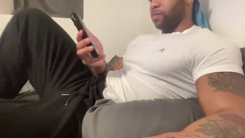 Snapshot of marineguyk19 chatting on 02-05-25, 03:13 Z online show from 02-05-25, 03:13