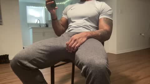 Snapshot of marineguyk19 chatting on 12-16-25, 06:57 Z online show from 12-16-25, 06:57