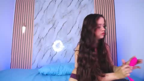 Snapshot of marinella16 chatting on 10-13-25, 01:55 Marinella16 online show from 10-13-25, 01:55