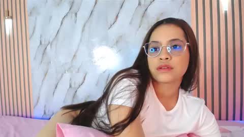 Snapshot of marinella16 chatting on 11-24-25, 07:35 Marinella16 online show from 11-24-25, 07:35