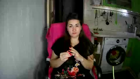 Snapshot of marinettaqhot chatting on 01-24-25, 06:35 MarinettaQhot online show from 01-24-25, 06:35