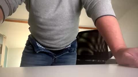 Snapshot of mario17o3 chatting on 11-17-25, 10:54 Hot N Horny online show from 11-17-25, 10:54