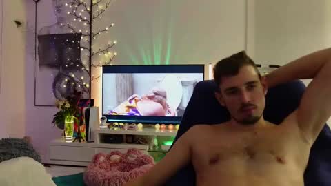 mark_hardman5 online show from 11-04-25, 07:02