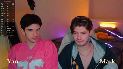 Snapshot of mark_sun chatting on 09-17-25, 03:35 Mark online show from 09-17-25, 03:35