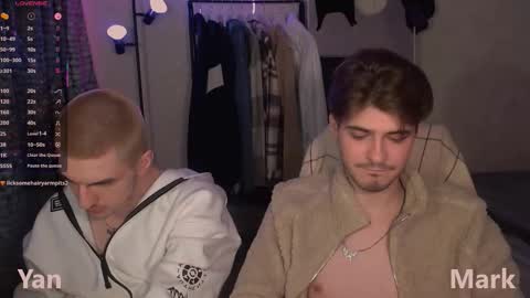 Snapshot of mark_sun chatting on 11-12-25, 03:34 Mark online show from 11-12-25, 03:34