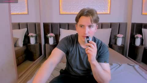 Mark online show from 11-19-25, 01:00