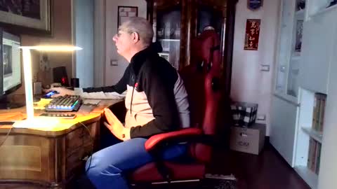 Snapshot of markmarkmark00 chatting on 02-25-26, 07:18 markmarkmark00 online show from 02-25-26, 07:18