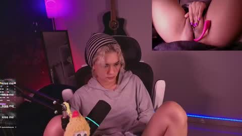 Snapshot of marlena3312 chatting on 11-30-25, 03:16 Marlena online show from 11-30-25, 03:16