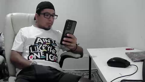 Snapshot of marlovemypup chatting on 03-15-26, 04:40 marlovemypup online show from 03-15-26, 04:40