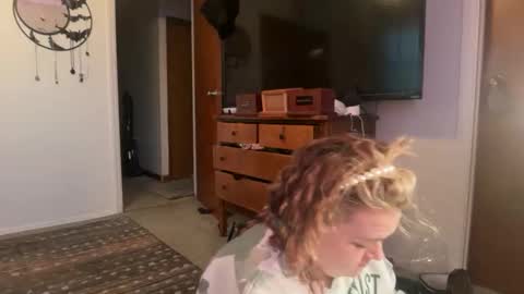 maroon_moon online show from 11-01-25, 05:15