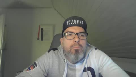 Snapshot of marriedcock1980 chatting on 12-15-25, 07:01 marriedcock1980 online show from 12-15-25, 07:01