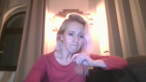 Snapshot of marrygorund chatting on 01-16-25, 05:32 MaryGoRound online show from 01-16-25, 05:32