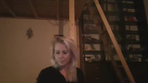 Snapshot of marrygorund chatting on 01-26-25, 03:06 MaryGoRound online show from 01-26-25, 03:06