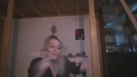 Snapshot of marrygorund chatting on 01-29-25, 09:33 MaryGoRound online show from 01-29-25, 09:33