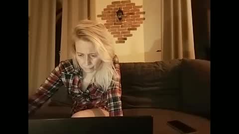 Snapshot of marrygorund chatting on 02-05-25, 03:55 MaryGoRound online show from 02-05-25, 03:55