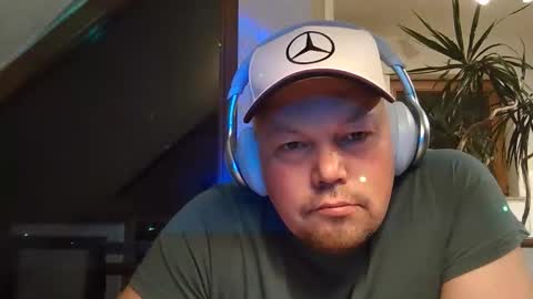 Snapshot of mars0481 chatting on 11-28-25, 09:06 mars0481 online show from 11-28-25, 09:06