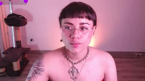 Snapshot of marsdoll chatting on 09-16-25, 11:17 Marsdoll online show from 09-16-25, 11:17