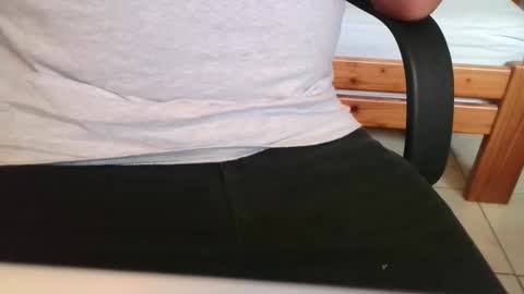 Snapshot of martial04 chatting on 10-22-25, 11:21 martial04 online show from 10-22-25, 11:21