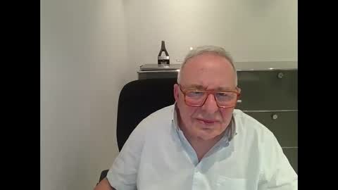 Snapshot of martin_1947 chatting on 10-12-25, 07:24 martin_1947 online show from 10-12-25, 07:24