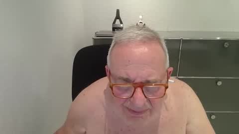 Snapshot of martin_1947 chatting on 10-18-25, 10:21 martin_1947 online show from 10-18-25, 10:21