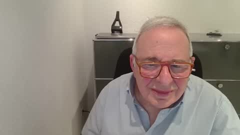 Snapshot of martin_1947 chatting on 11-19-25, 09:48 martin_1947 online show from 11-19-25, 09:48