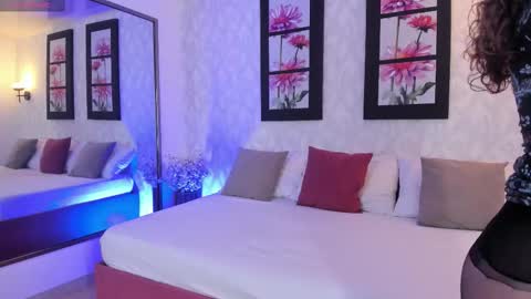 Snapshot of martina_adams chatting on 11-21-25, 01:10 mari online show from 11-21-25, 01:10