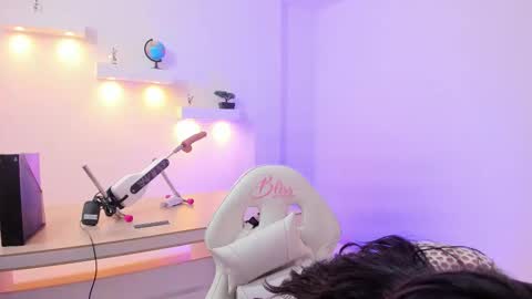   MARTINA   online show from 10-18-25, 12:50