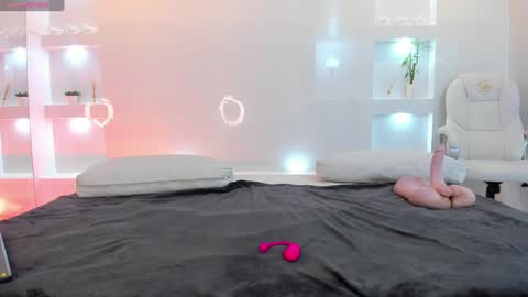 Snapshot of martina_mayers chatting on 12-24-24, 02:12 Martina online show from 12-24-24, 02:12