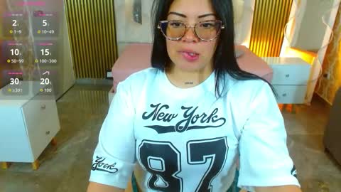 Snapshot of martina_tay chatting on 12-01-25, 03:22 Hey im martina online show from 12-01-25, 03:22