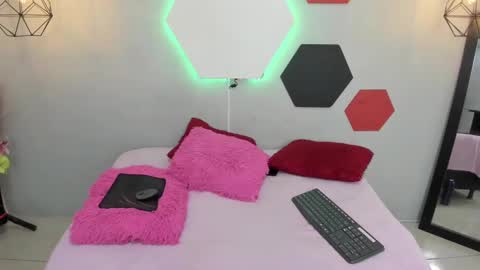 Martina online show from 12-15-24, 06:40