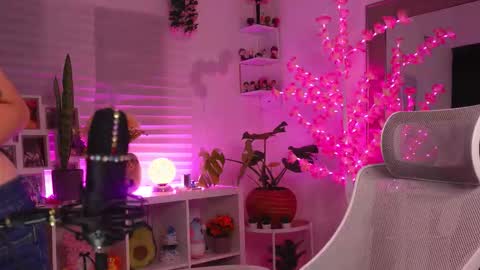 Snapshot of maru_chan_ chatting on 12-18-25, 02:17 INSTAGRAM Maruchan 02 online show from 12-18-25, 02:17