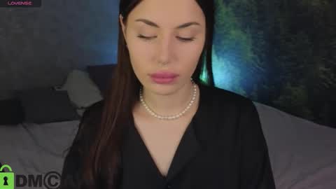 Mary  GMT 3 Mon Tue Wed Thu Fri 0300am - 0900am online show from 12-15-25, 01:10