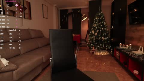 Snapshot of mary_rosse chatting on 12-11-24, 01:37 RebeCca online show from 12-11-24, 01:37