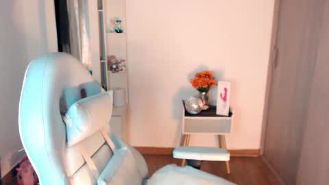 Snapshot of maryline_w chatting on 10-31-25, 12:22 maryline online show from 10-31-25, 12:22