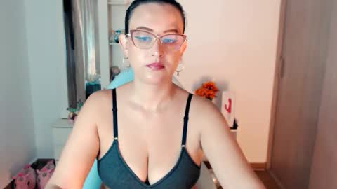 Snapshot of maryline_w chatting on 11-21-25, 04:16 maryline online show from 11-21-25, 04:16