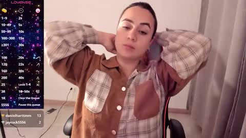 Dulce Maria online show from 10-30-25, 03:19