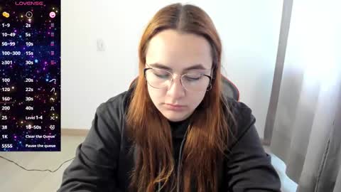 Dulce Maria online show from 10-30-25, 03:57