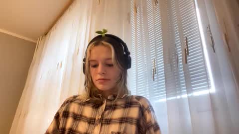 Stella online show from 12-18-25, 10:21