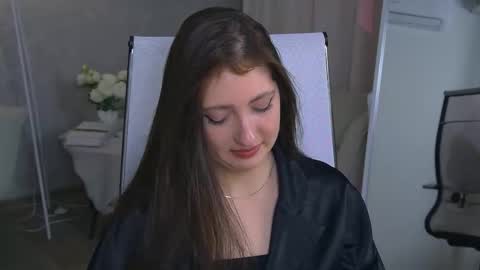 Mary Miller online show from 11-06-25, 06:25