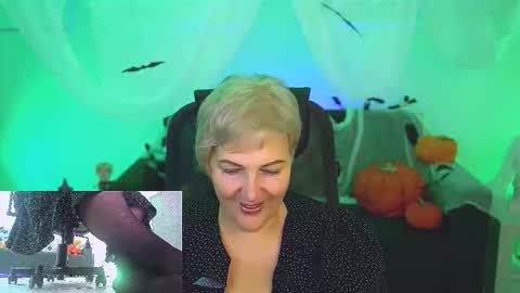 Snapshot of marymogan chatting on 10-21-25, 04:24 marymogan online show from 10-21-25, 04:24