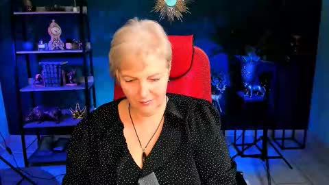 Snapshot of marymogan chatting on 10-27-25, 05:00 marymogan online show from 10-27-25, 05:00