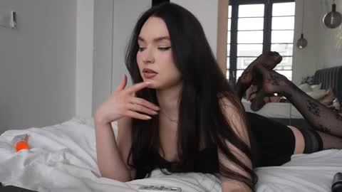 Snapshot of marypsiss chatting on 02-25-26, 10:58 Marina online show from 02-25-26, 10:58