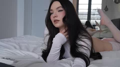 Snapshot of marypsiss chatting on 03-17-26, 10:40 Marina online show from 03-17-26, 10:40