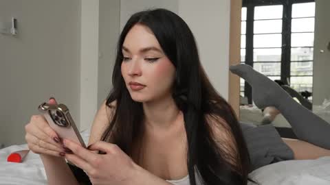 Snapshot of marypsiss chatting on 04-14-26, 08:42 Marina online show from 04-14-26, 08:42